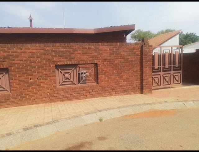 3 BEDROOM HOUSE FOR SALE IN DOBSONVILLE